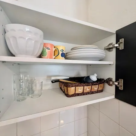 Near Train Station And Downtown With Free Parking